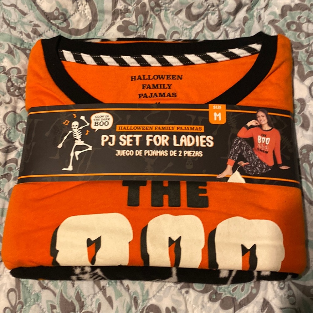 NWT Halloween family pajamas women’s medium.